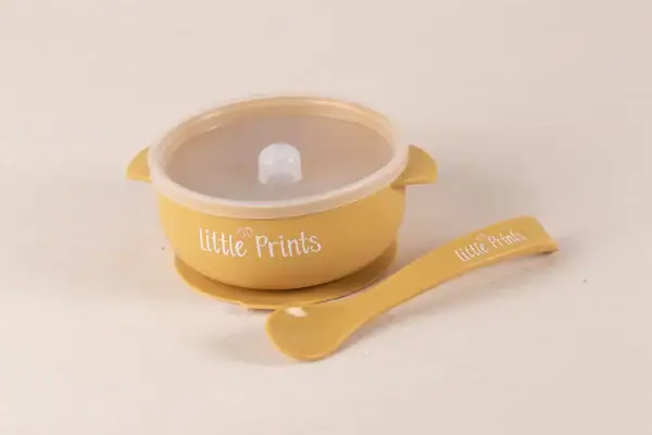 Bol cu Capac si Lingurita Silicon Mustard, 1 buc, Little Prints