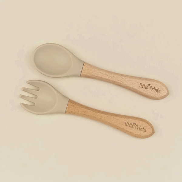 Set LinguritaFurculita din Silicon cu Maner din Lemn Latte, 1 buc, Little Prints