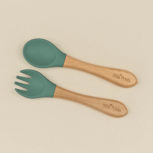 Set LinguritaFurculita din Silicon cu Maner din Lemn Oil Green, 1 buc, Little Prints