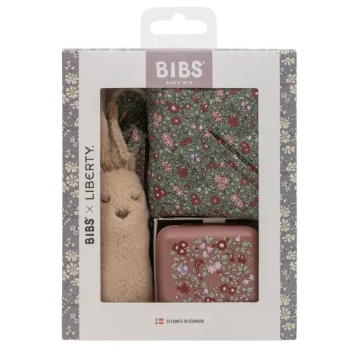 BIBS X LIBERTY Bundle Set Cutie cadou cu Bavetica, Cutie de Suzeta, Clip Suzeta,Jucarie Multisenzoriala