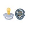 set-2-suzete-cu-tetina-rotunda-din-latex-0-6-luni-size-1-colour-bobo-dusty-blue-mix-bibs-o38883-farmacia-morpheus Set 2 Suzete cu Tetina Rotunda din Latex, 0-6 luni, Size 1, Colour Bobo Dusty Blue Mix, BIBS