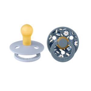 set-2-suzete-cu-tetina-rotunda-din-latex-0-6-luni-size-1-colour-bobo-dusty-blue-mix-bibs-o38883-farmacia-morpheus Set 2 Suzete cu Tetina Rotunda din Latex, 0-6 luni, Size 1, Colour Bobo Dusty Blue Mix, BIBS