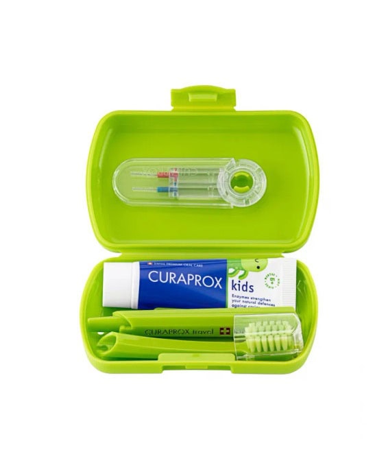 travel-set-kids-cu-periuta-pasta-si-periute-interdentare-verde-curaprox-O41884-farmacia-morpheus Travel Set Kids cu Periuță, Pastă și Periuțe Interdentare, Verde, Curaprox