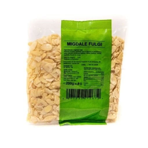Migdale fulgi în pachet verde, ingrediente naturale pentru gustare sănătoasă și nutritivă.