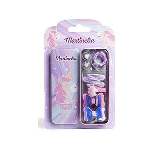 Un set de accesorii pentru fetite cu tema unicorn, in ambalaj cu design pastel si ilustratii magice.