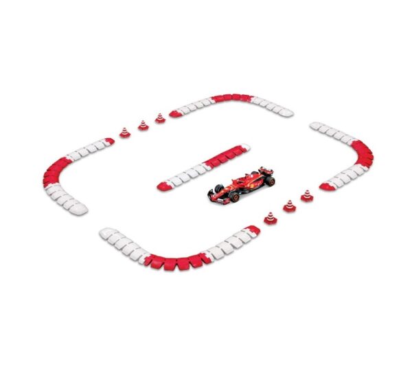 Pista de curse construită pentru mașinuța Oracle Ferrari Sf 24, scara 1:41, ideală pentru jocuri și.