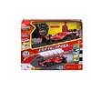 Pista construită pentru mașinuțe Ferrari, telecomandă și figurine, ideală pentru copii.