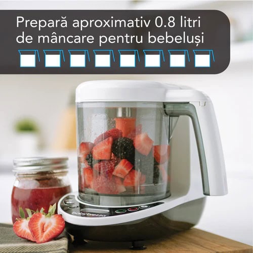 Blender electric pentru prepararea smoothie-urilor cu fructe.