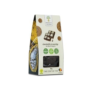 Pachet de biscuiți vegani cu ciocolată și susan, ambalat elegant.