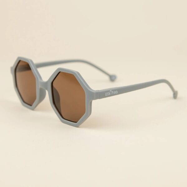 ochelari-de-soare-copii-breeze-grey-little-prints-O31974-farmacia-morpheus Ochelari de Soare Copii Breeze Grey, Little Prints